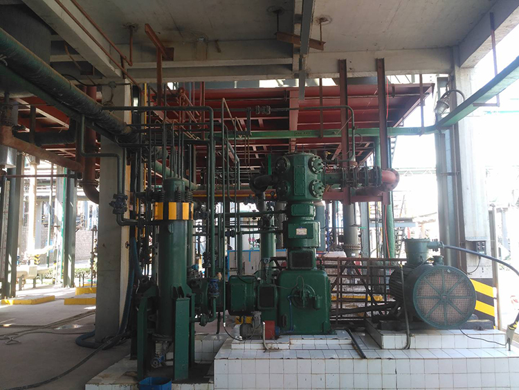 全國(guó)首臺(tái)套大排量往復(fù)式中高壓氯化氫壓縮機(jī)，用于液化氯化氫氣體。